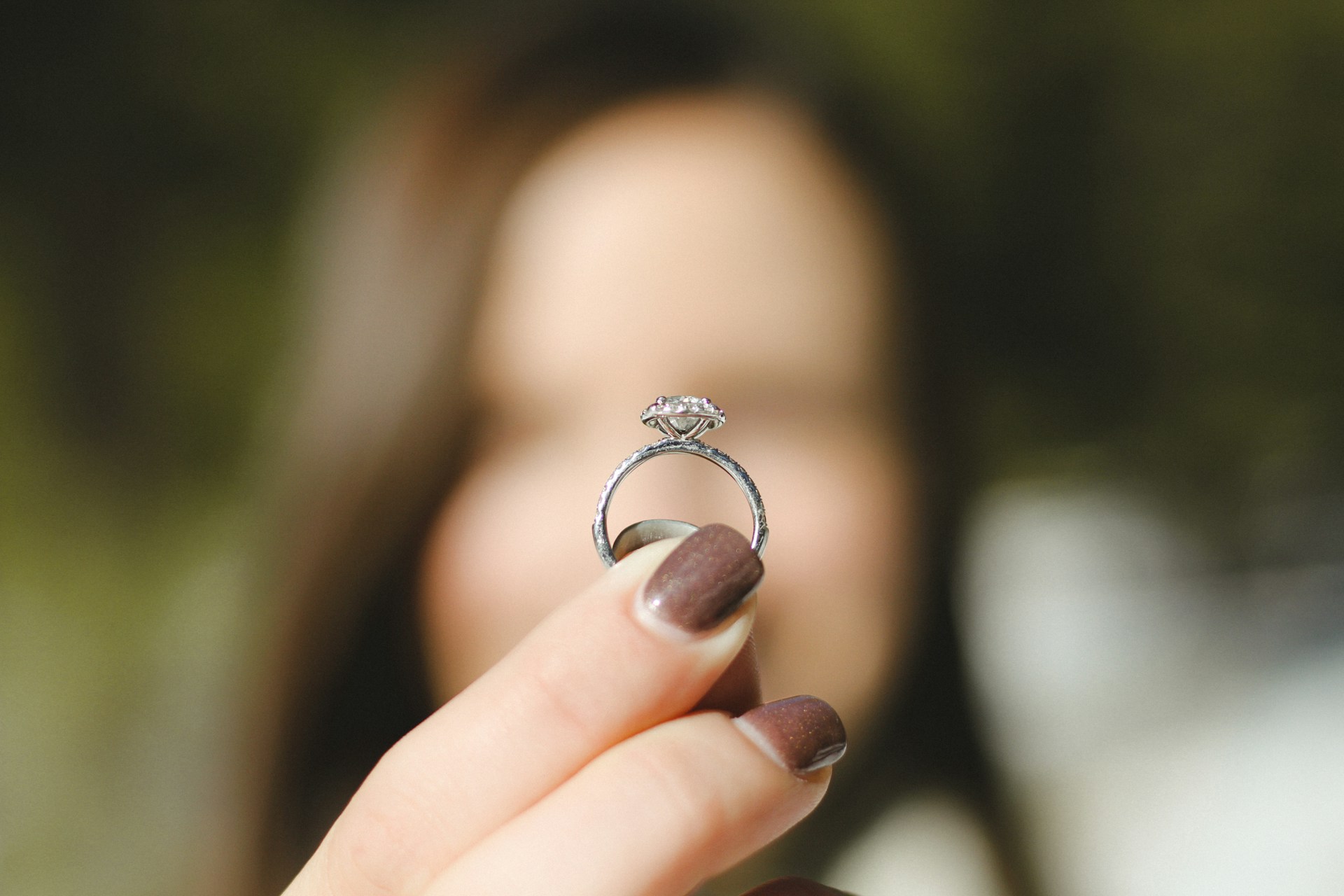 Choisir la bonne taille pour une bague de fiançailles - Nos astuces secrètes